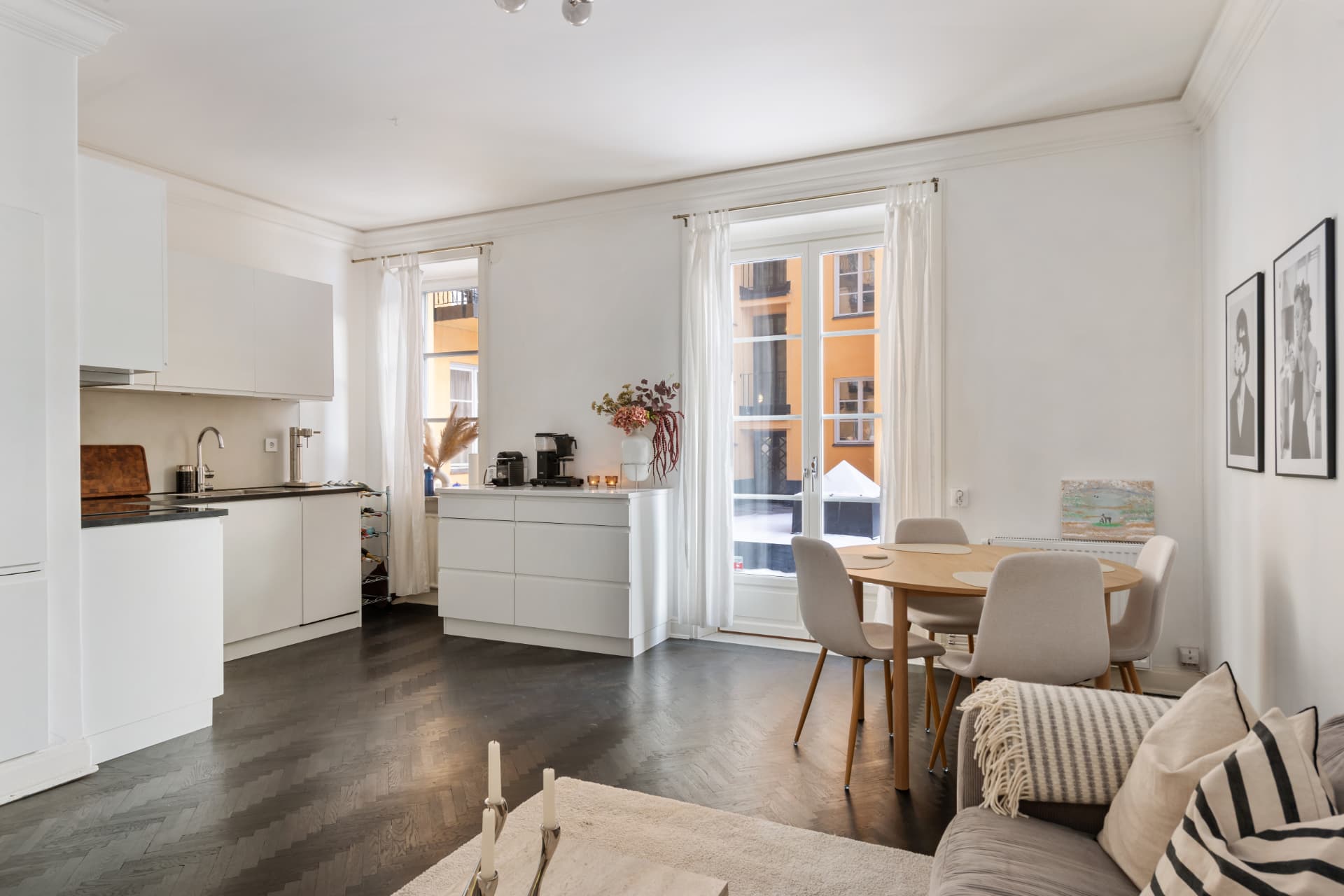 Kök och matplats i uthyrd lägenhet på Döbelnsgatan, Vasastan